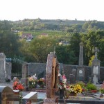 Lorry, cimetière, en arrière plan, les vignes